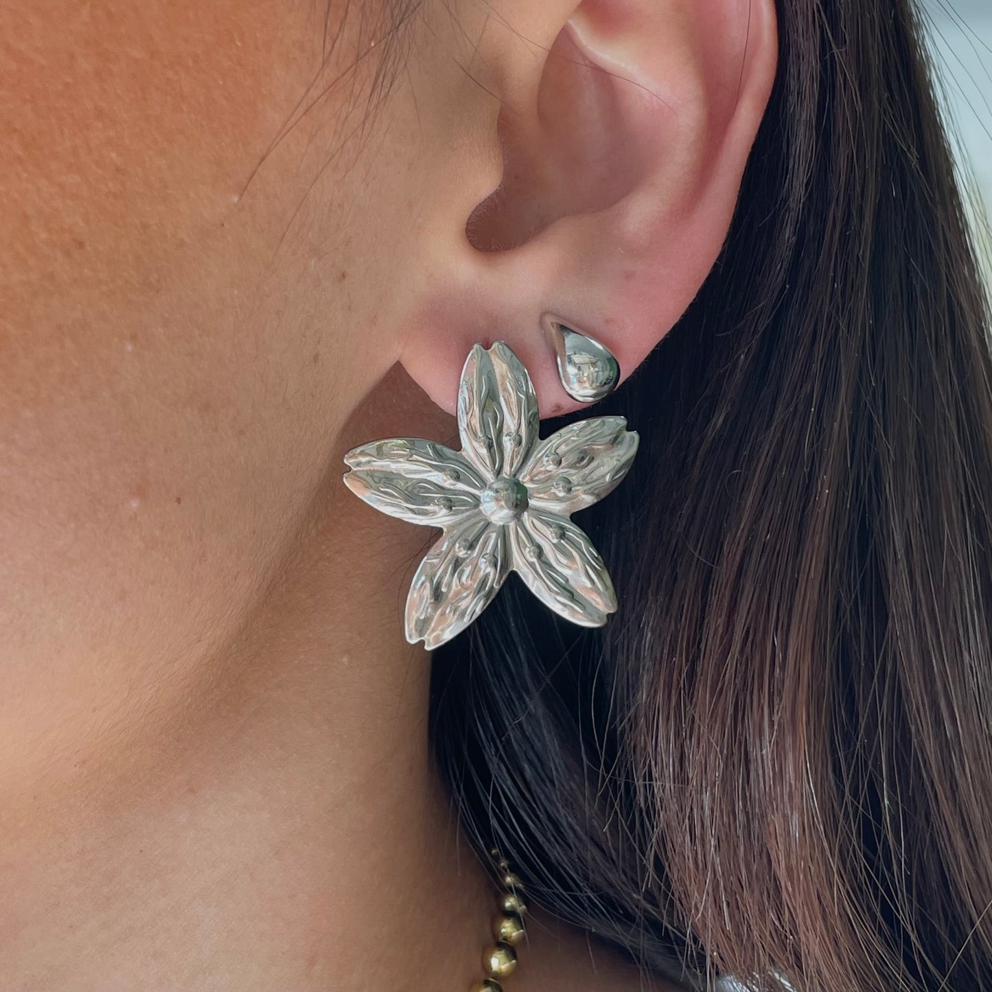 Aretes Flora.