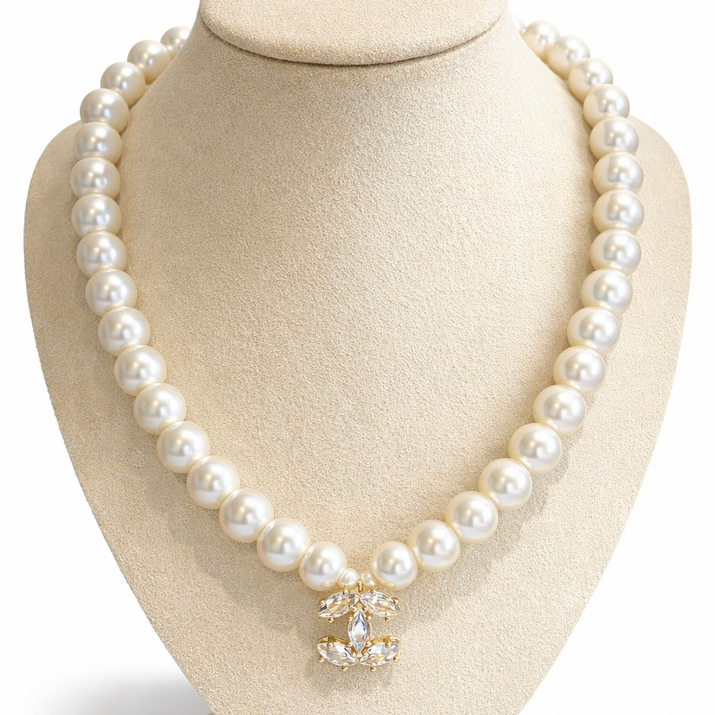 Collar Chanel.
