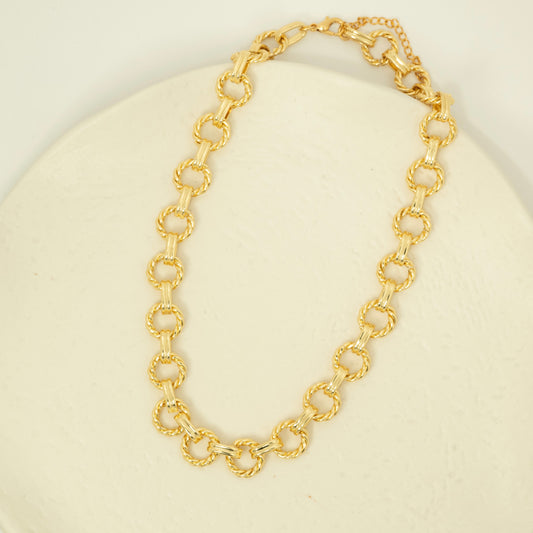 Chocker Golden.