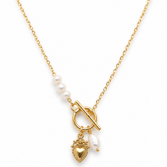Collar Sagrado corazón.
