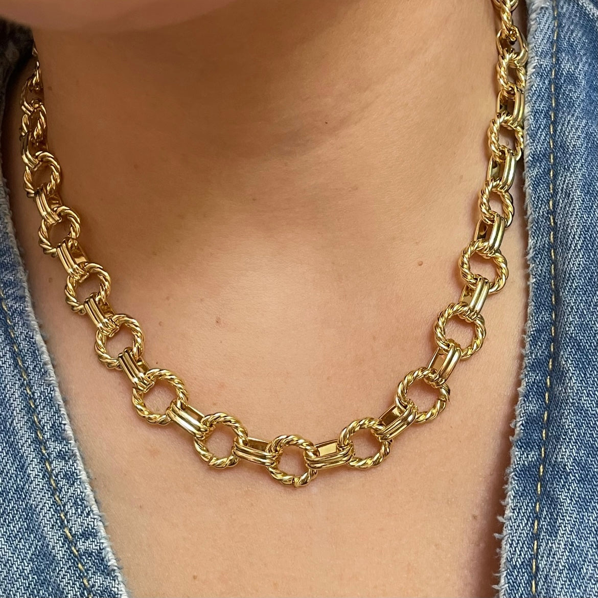 Chocker Golden.