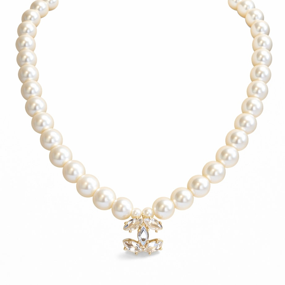Collar Chanel.