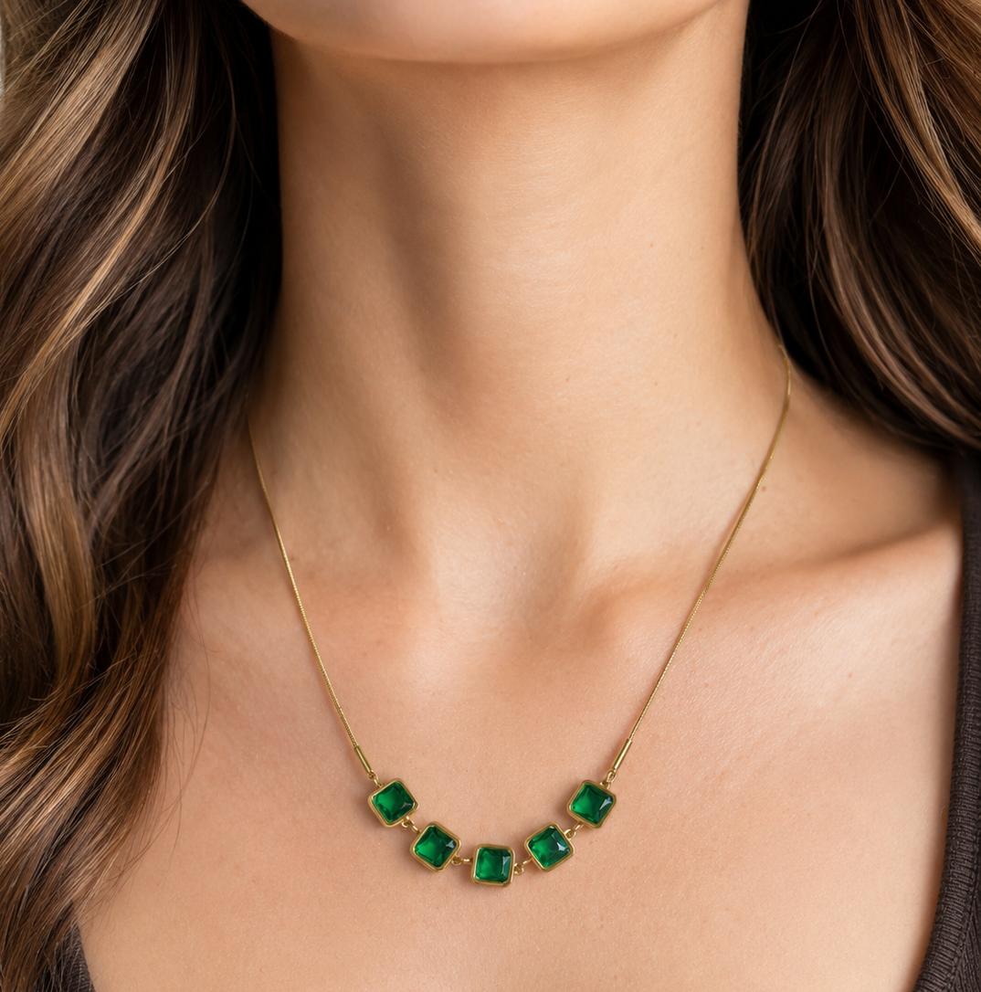 Collar Jade.