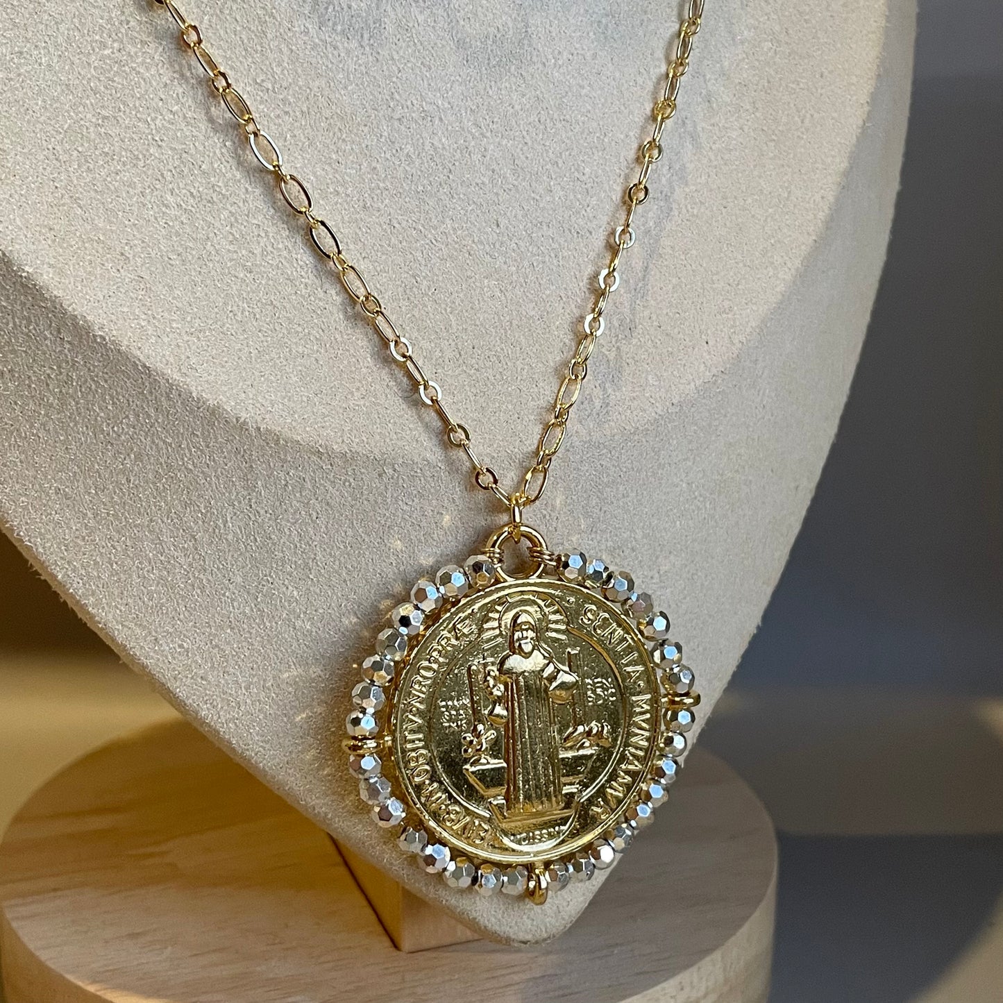 Collar Triple San Benito.