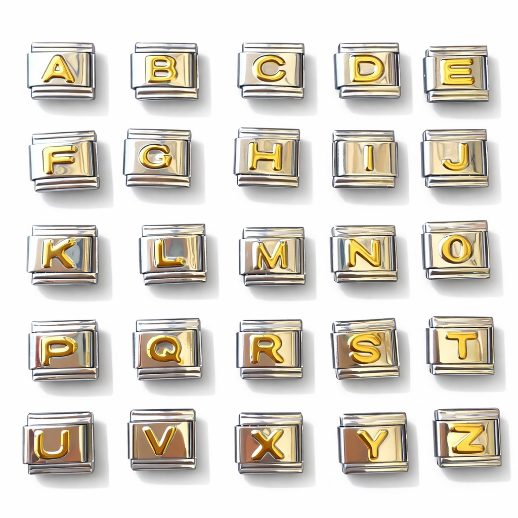 Charms retro iniciales.