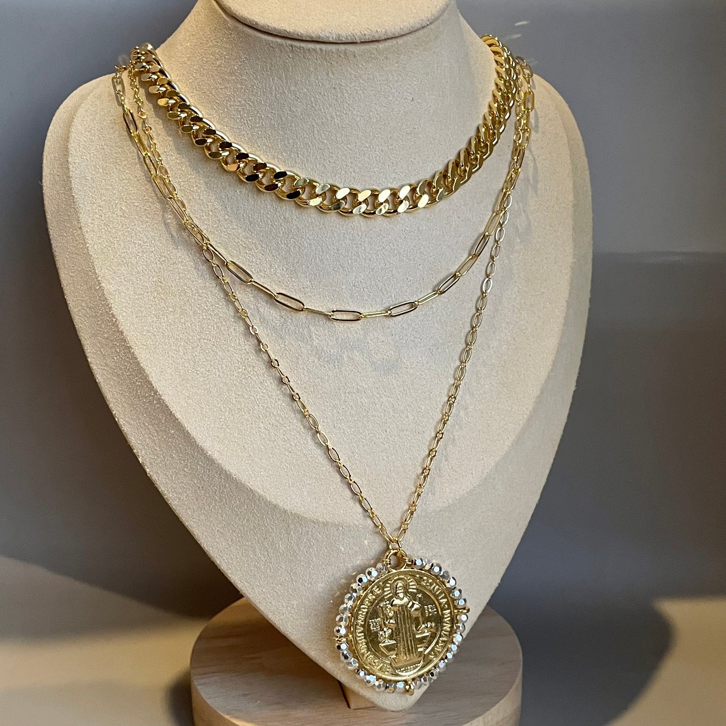 Collar Triple San Benito.