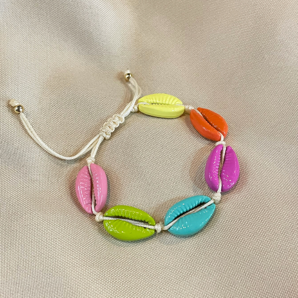 Pulsera de concha de colores ajustable $200